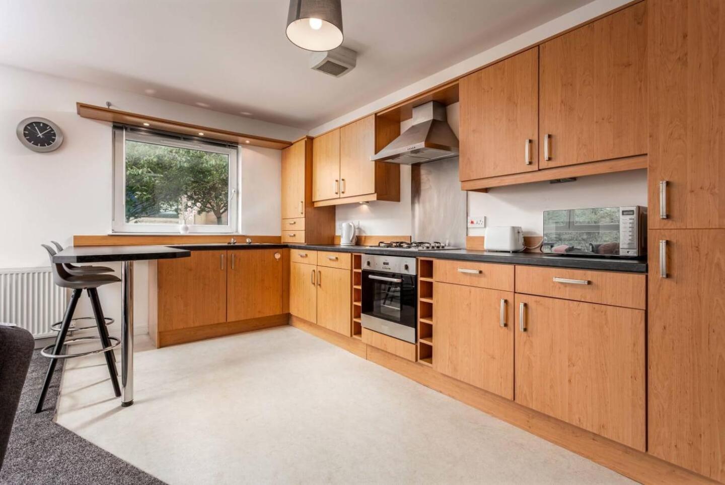 Walker Suite No 60 - Donnini Apartments Kilmarnock Exteriér fotografie